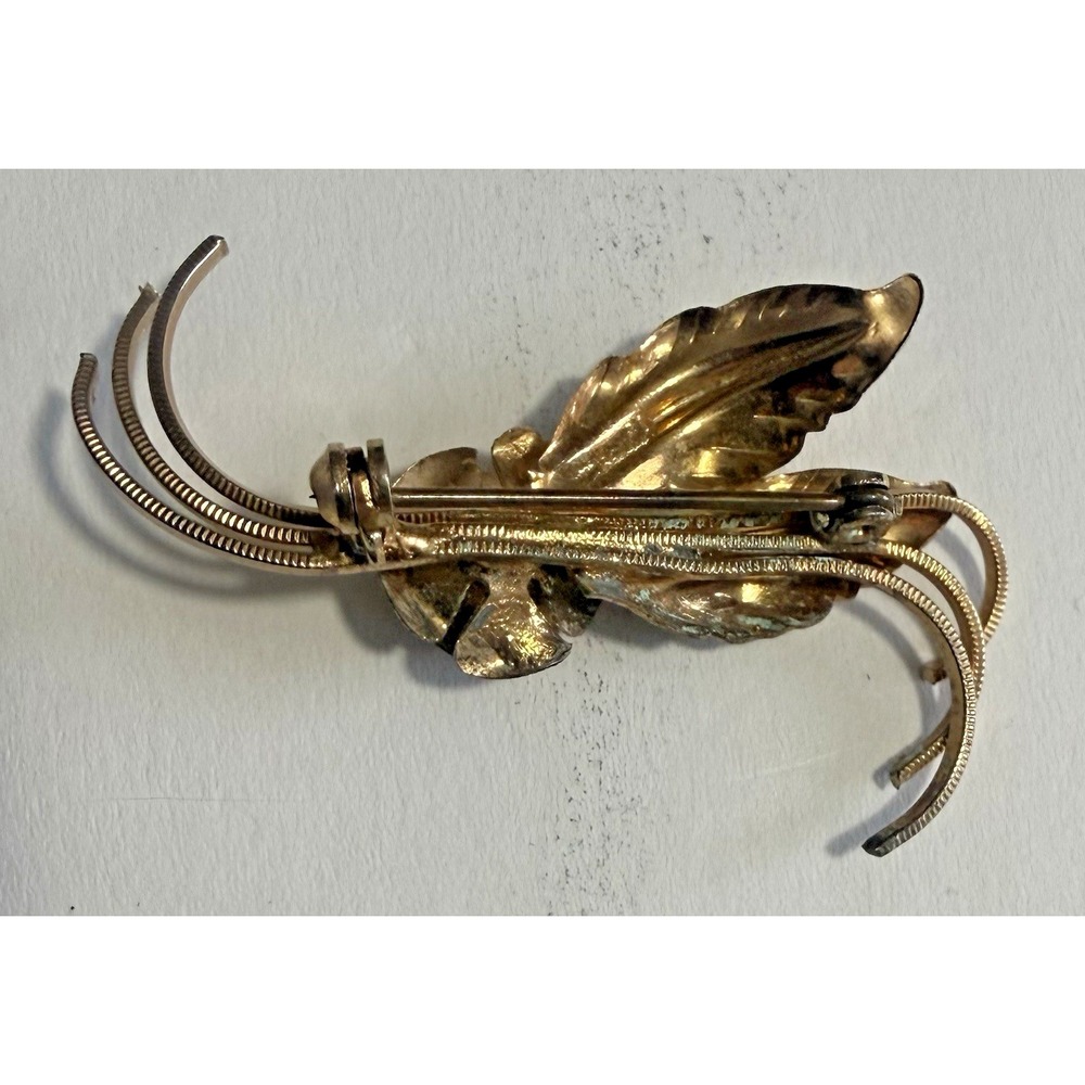 Vintage Gold Tone Flower Brooch Pin Faux Pearl Center  EXC - Picture 3 of 4